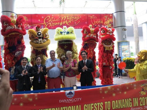 Danang recibe a los primeros turistas extranjeros en primer día del Año nuevo lunar