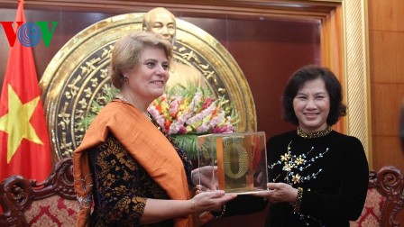 Vicepresidenta del Parlamento vietnamita honrada por UNICEF