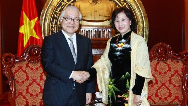 Recibe vicepresidenta parlamentaria de Vietnam a senador japonés