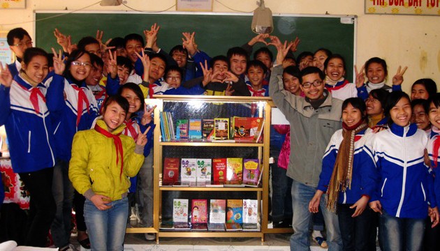 Estantería de libros incentiva estudios en Thai Binh