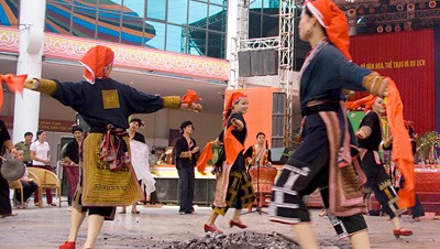 Fiesta de baile singular de los Dao rojos