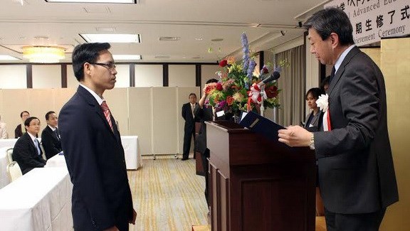 Concluye primer curso de capacitación de energía nuclear para vietnamitas en Japón