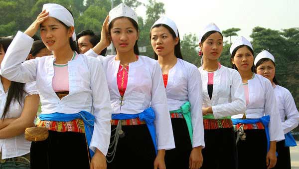 Tejido y excelencias de ropas de los Muong 