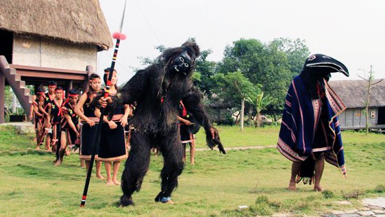 Original ceremonia de los Bana para rogar por paz 