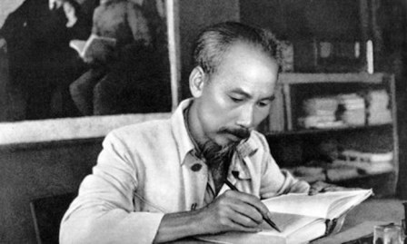 Presidente Ho Chi Minh: destacado diplomático y celebridad cultural mundial 