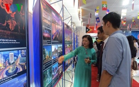 Exhibición fotográfica en conmemoración de los 20 años del ingreso de Vietnam a ASEAN