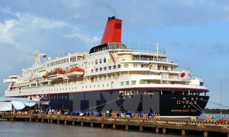 Jóvenes de Sudeste Asiático y Japón llegan en barco a Ciudad Ho Chi Minh