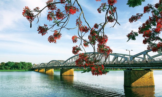 Hue. El puente, el río y la leyenda inmortal