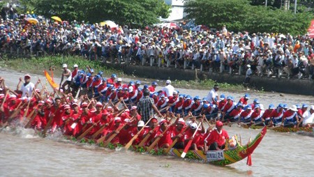 Original regata de los jemeres en la provincia vietnamita de Soc Trang