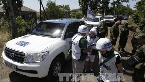 Tirotean a vehículo de observadores europeos en localidad ucraniana