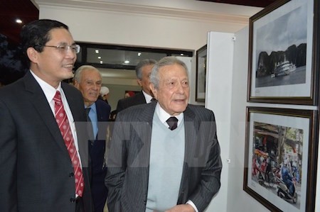 Exhibición sobre los logros de la renovación de Vietnam en Egipto   