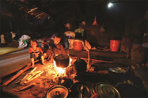 Ancestral culto a la deidad de la cocina de los Ha Nhi