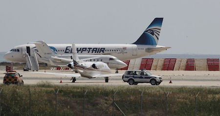 Vuelo MS804 de la aerolínea EgyptAir desaparece de su ruta de París a El Cairo