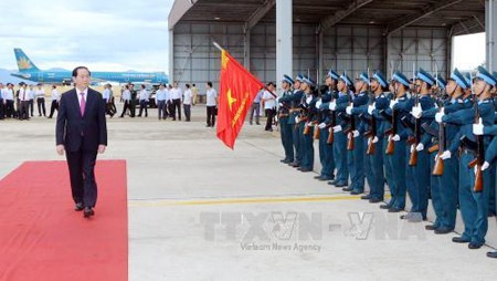 Presidente de Vietnam orienta reforzamiento de fuerzas aéreas del Ejército