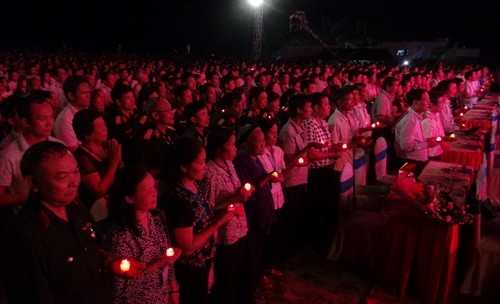 Quang Binh rinde homenaje a oficiales y soldados caídos en cueva de Len Ha