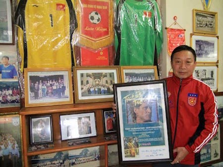 El exportero Ha Bon y su casa museo del fútbol