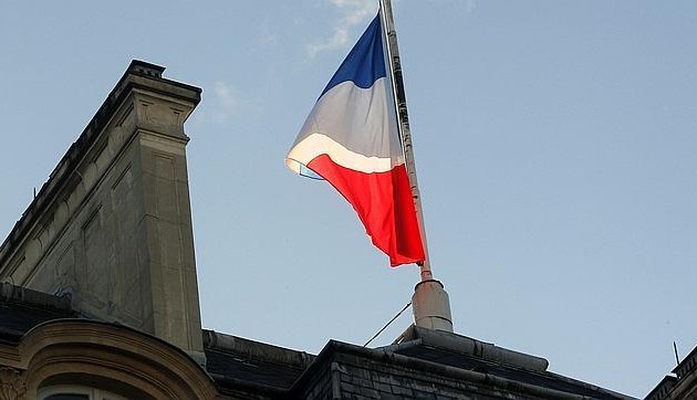 Inician en Francia tres días de luto nacional