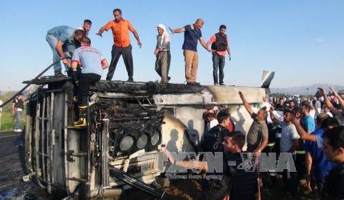 Mueren al menos seis policías en un atentado con coche bomba en Turquía