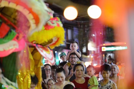 Capitalinos celebran festival del Medio Otoño 2016