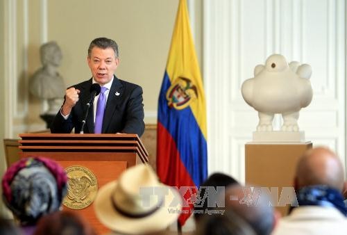 Presidente de Colombia extiende hasta finales de año cese del fuego con las FARC