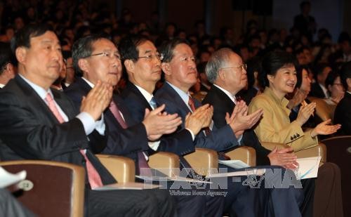 Investigan reunión a puerta cerrada entre Park Geun-hye y jefes de grandes grupos empresariales