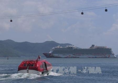 Crucero de lujo trae 2 mil visitantes a la ciudad de Nha Trang