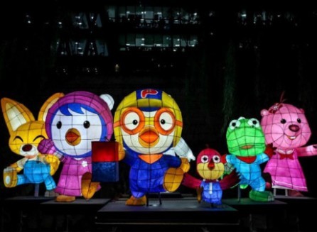 Celebran primer festival de faroles gigantes en Vietnam