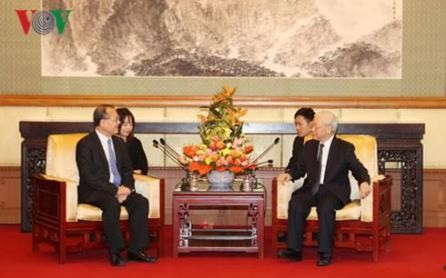 Líder partidista recibe a dirigentes de dos empresas chinas activas en Vietnam 