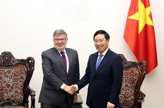 Vietnam y Francia abogan por una mayor cooperación en infraestructuras y transporte 