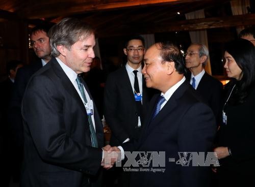 Emprende primer ministro vietnamita sus actividades en Davos