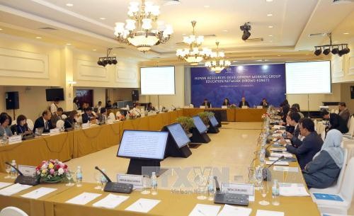 Prosigan reuniones de APEC en Nha Trang 