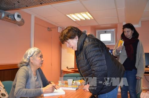 Víctima del agente naranja/dioxina presenta su autobiografía al público francés 