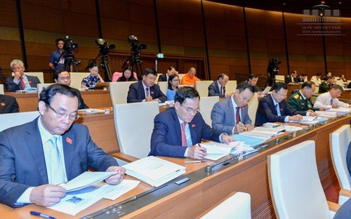 Continúan debates en la Asamblea Nacional de Vietnam para completar leyes