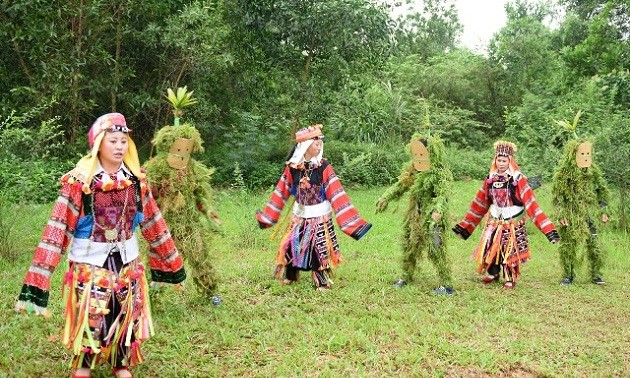 Etnia Lo Lo mantiene la tradición de rendir culto a los ancestros 