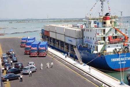 El puerto de Chu Lai, centro logístico importante en la zona central de Vietnam