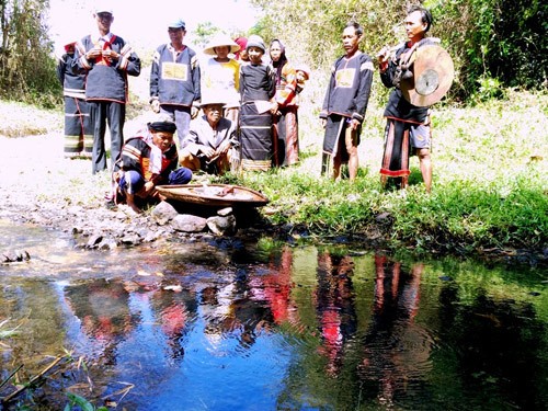 Los Ede y su particular ritual en honor al agua