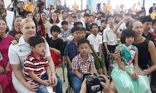 Prosiguen buques estadounidenses visita a Da Nang