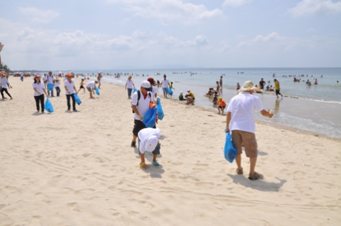 Vietnam se suma al Día Internacional de Limpieza de Playas