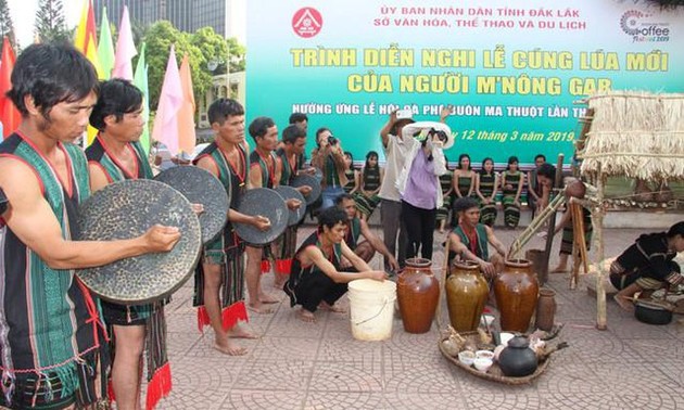 Celebración de la nueva cosecha de la etnia M´nong Gar 