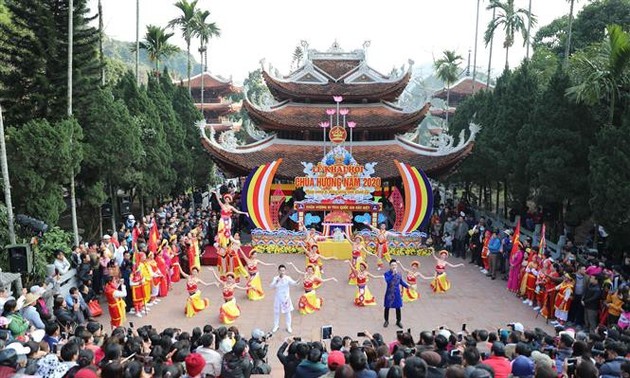 La primavera y las fiestas que colman el respeto de los vietnamitas por el pasado y su esperanza en el futuro