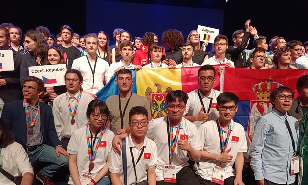 Vietnam gana tres medallas en Olimpiada Europea de Física 2022