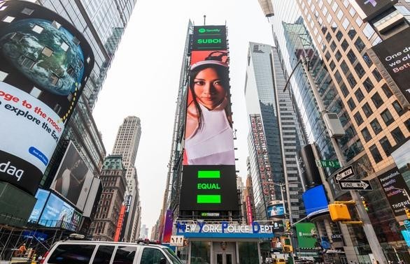 Las artistas vietnamitas homenajeadas en Times Square