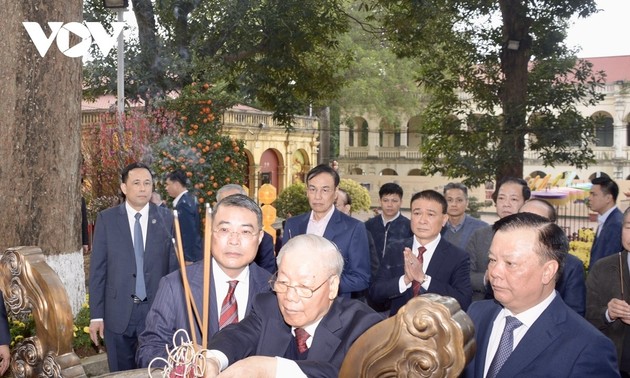 Líder vietnamita rinde tributo a los antepasados en antigua Ciudadela Imperial de Thang Long