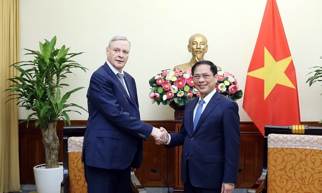 Vietnam recalca interés en fortalecer amistad tradicional y asociación estratégica integral con Rusia