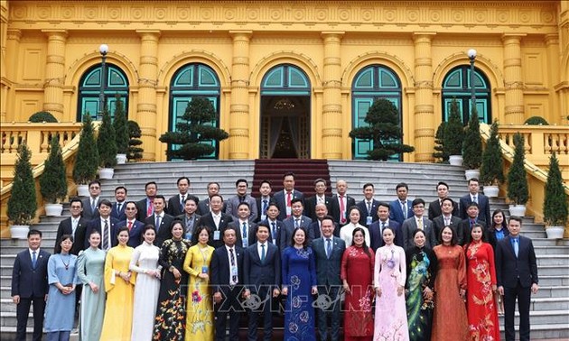 Presidenta interina sostiene encuentro con representantes de la Asociación de Jóvenes Empresarios