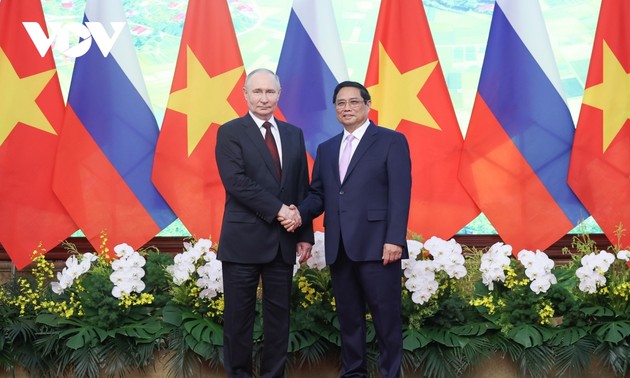 Putin se reúne con el primer ministro vietnamita 