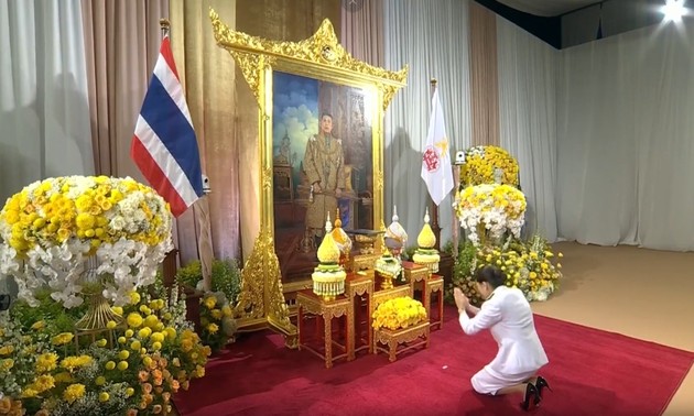 Primera ministra de Tailandia recibe orden escrita del rey sobre su nombramiento