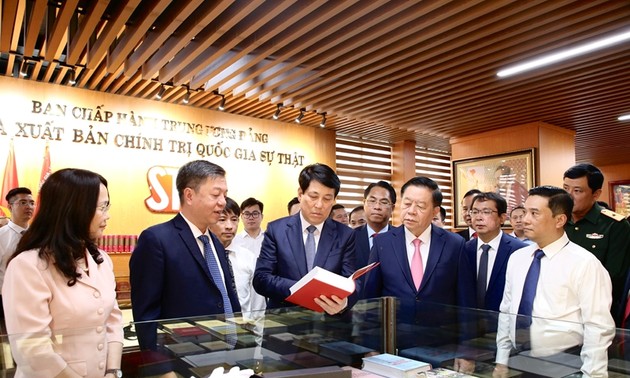 Inauguran librería electrónica dedicada a líder del Partido Comunista de Vietnam