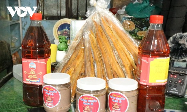 Salsa de pescado Nam O, un obsequio apreciado para las familias vietnamitas en ocasión del Tet