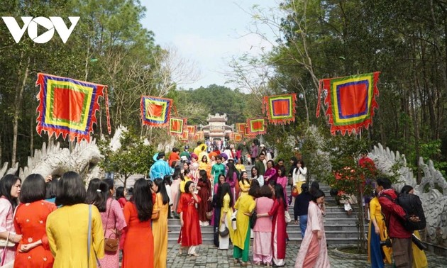 Inicia el Festival del Templo de Huyen Tran en la ciudad de Hue